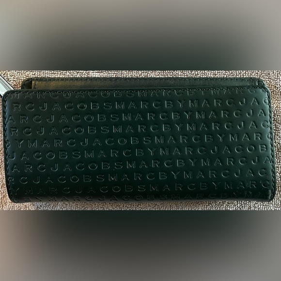 Hostess Pick x 2 🥳💥🔥 Marc Jacobs Embossed Green Wallet - Picture 11 of 11